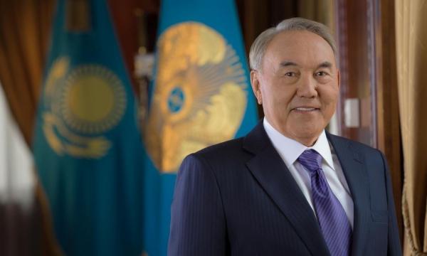 Назарбаев остался президентом