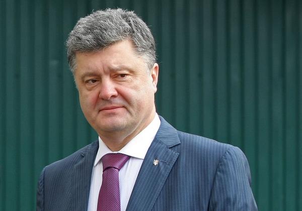 Ранее украинский парламент по инициативе Порошенко разрешил создать на Донбассе «народную милицию» и амнистировал ополченцев. Политические оппоненты президента назвали его действия «предательством»