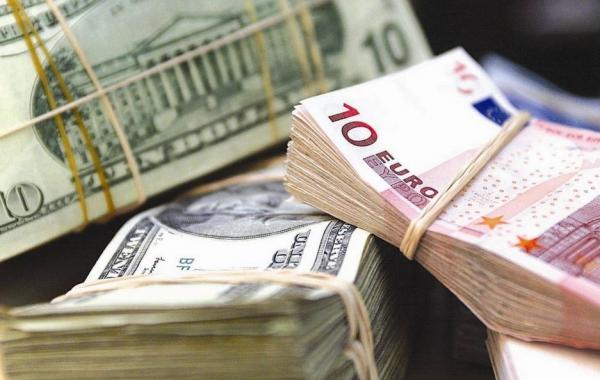 Доллар упал ниже 50 рублей
