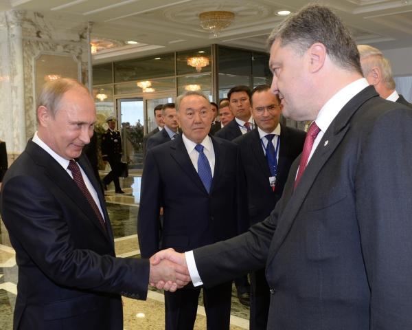 Ранее Путин встречался с Порошенко в Минске, но в Милане они беседовали один на один