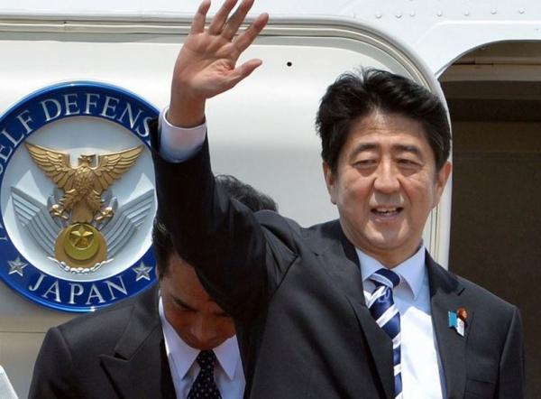 Премьер Японии пояснил, почему не приедет на парад Победы